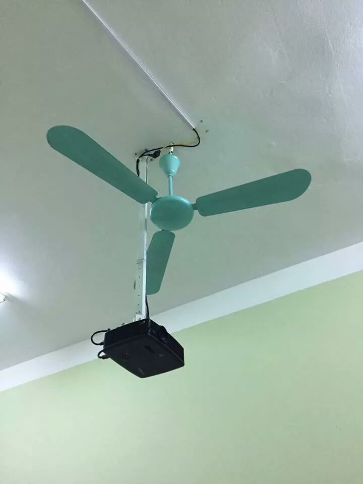 can you use a projector on the ceiling